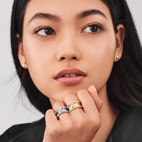 Categories All Fine Jewelry LV Volt One Band Ring, Yellow Gold And Diamond | Louis Vuitton ® (Product zoom)