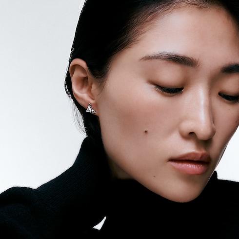 Categories Earrings LV Volt One Stud | Louis Vuitton ® (Product zoom)