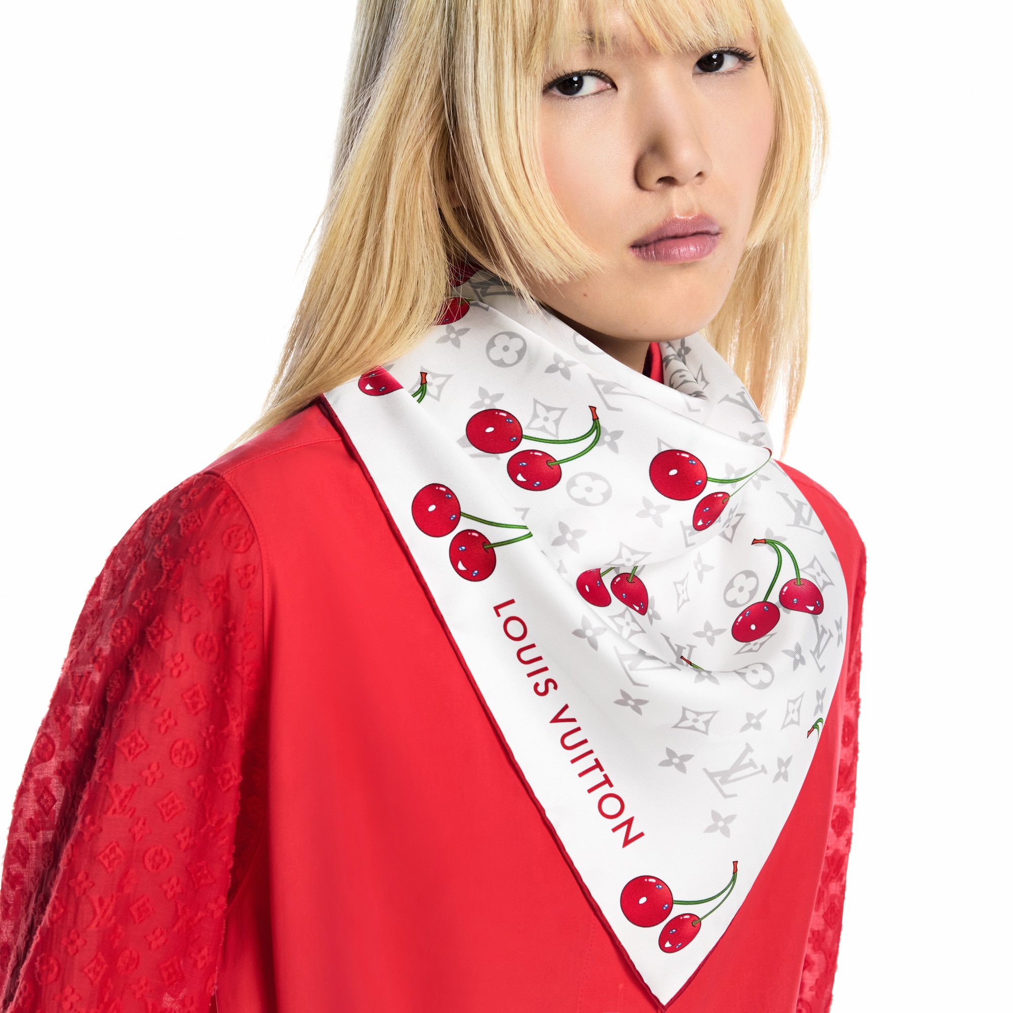 S00 Accessoires Carrés de Soie et Bandeaux LV x TM - Carré Monogram Cerise 90 | Louis Vuitton ® (Zoom produit)