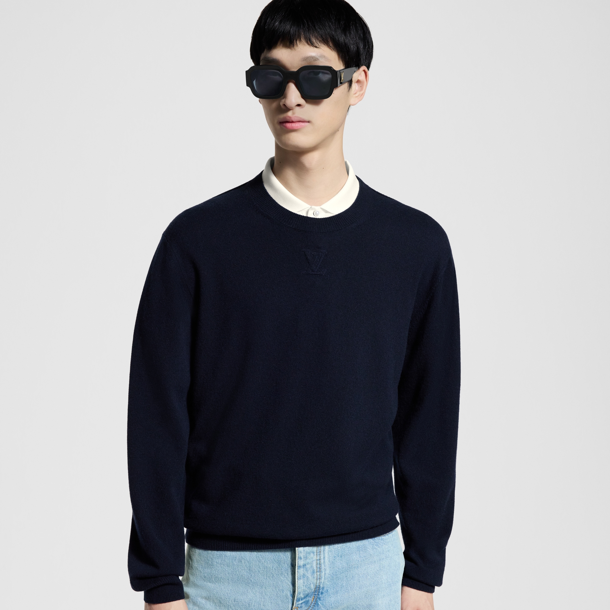  Ready-to-Wear All Ready-to-Wear LVSE LV Embossed Crewneck | Louis Vuitton ® (Product zoom)