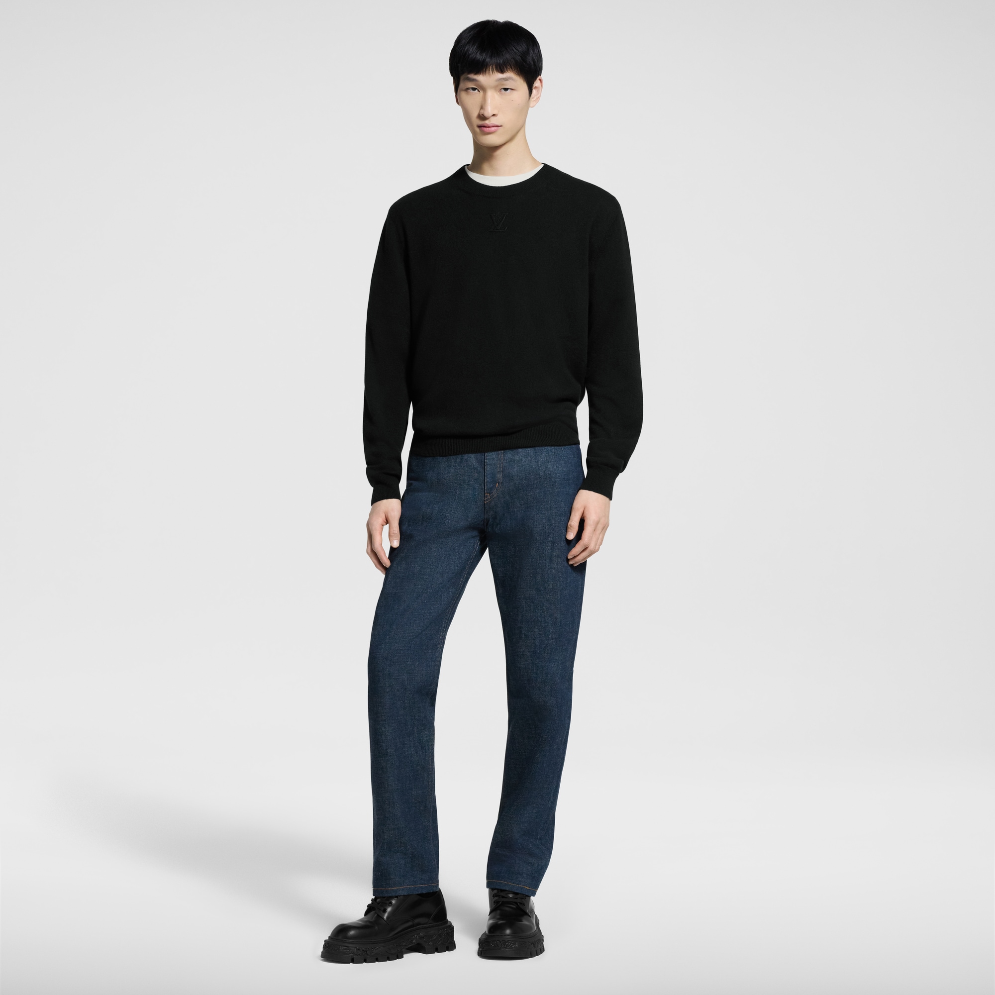  Ready-to-Wear All Ready-to-Wear LVSE LV Embossed Crewneck | Louis Vuitton ® (Product zoom)