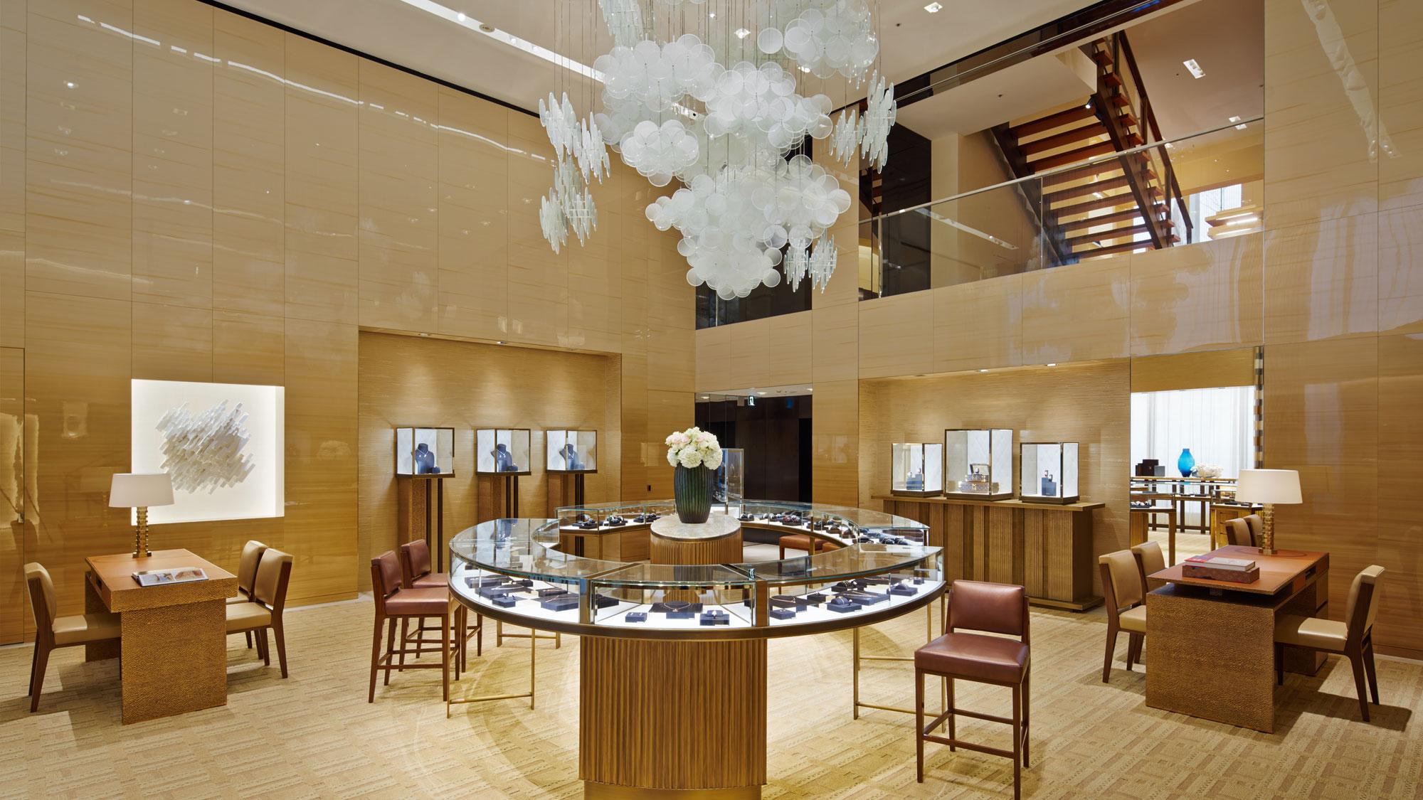 Louis Vuitton Tokyo Omotesando in Shibuya-ku, TOKYO, JP. Louis Vuitton Magasins.