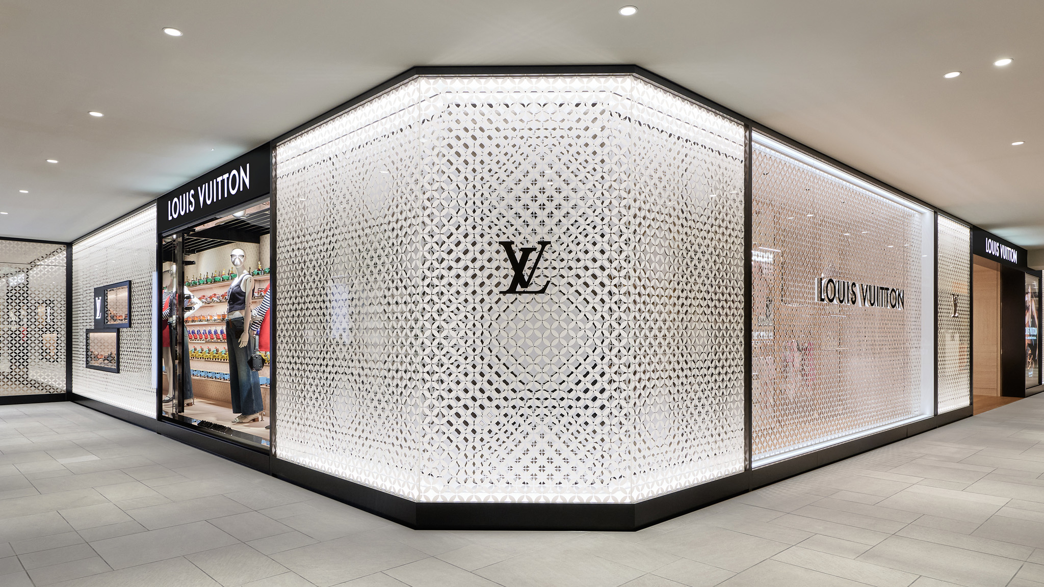 Louis Vuitton Tokyo Seibu Ikebukuro in , TOKYO, JP. Louis Vuitton Magasins.