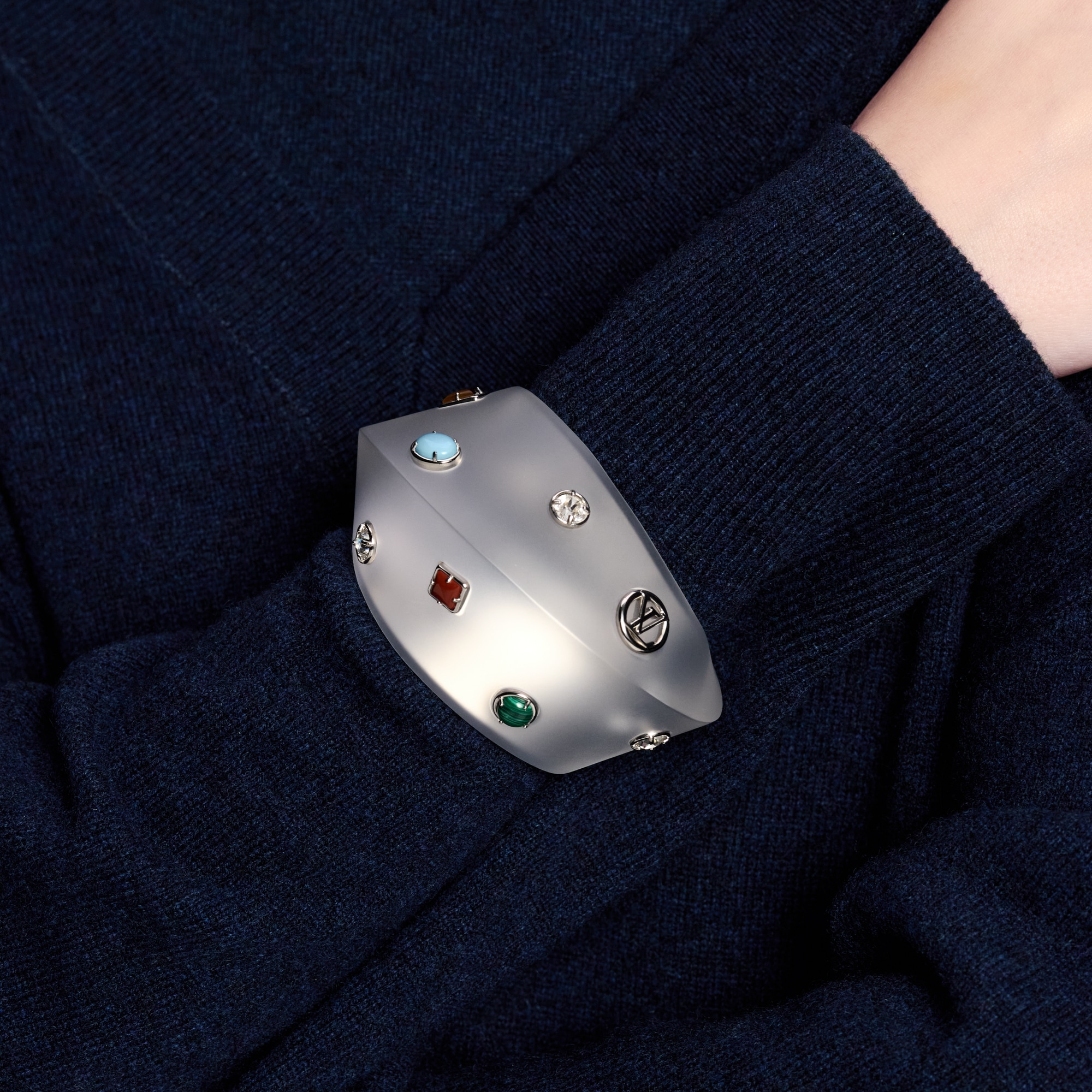 S00 Bijoux Fantaisie Bracelets Manchette LV Swirl | Louis Vuitton ® (Zoom produit)