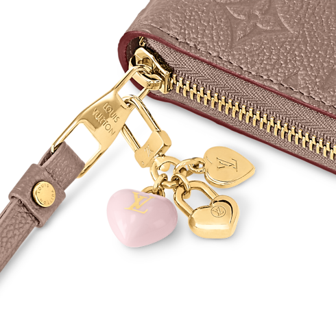 S00 Accessories Key Holders and Bag Charms Micro Charms LV Heart Key Holder | Louis Vuitton ® (Product zoom)
