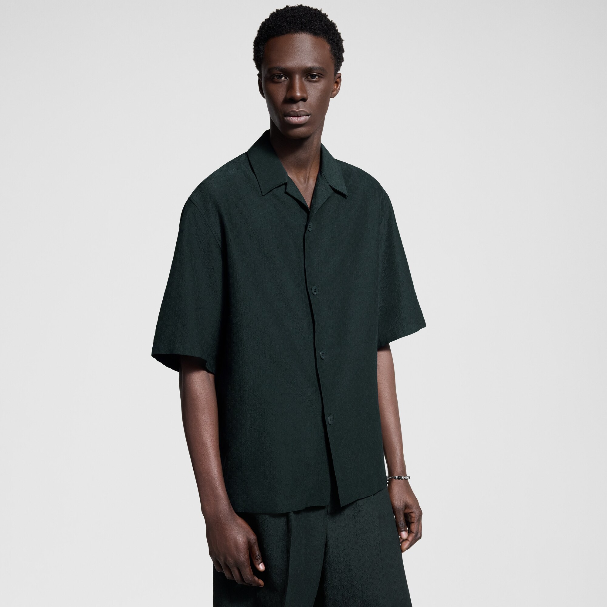  Ready-to-Wear Shirts Mini Monogram Silk-Cotton Blend Short-Sleeved Shirt | Louis Vuitton ® (Product zoom)