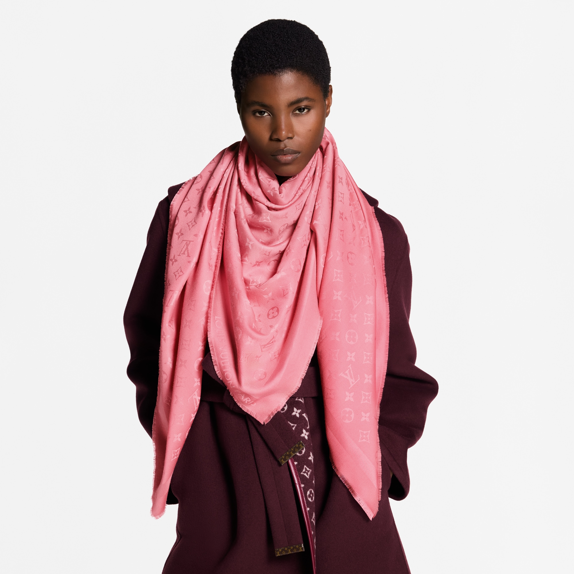 S00 Accessories Shawls and Stoles Monogram Classic Shawl | Louis Vuitton ® (Product zoom)