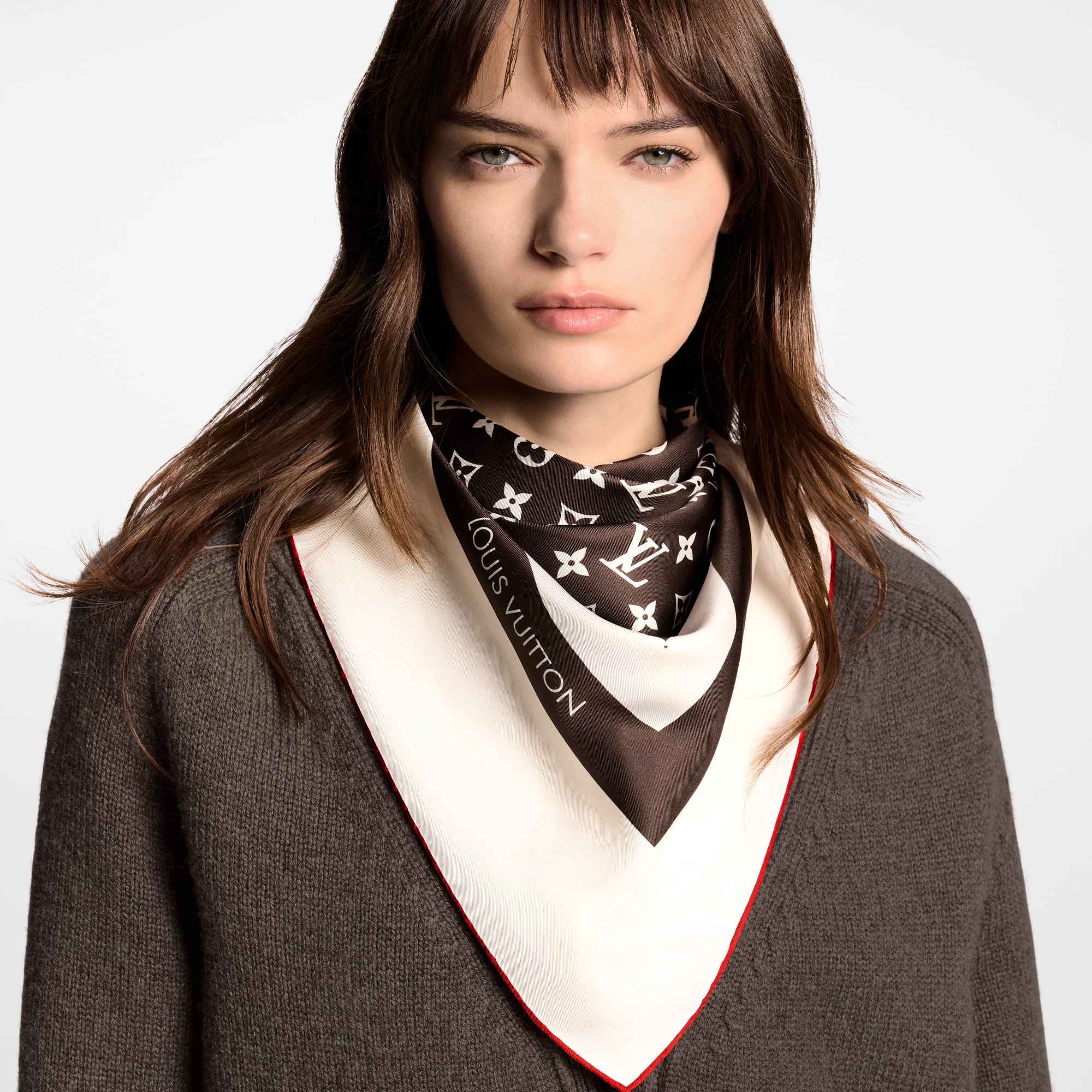 S00 Accessories Silk Squares and Bandeaus  Monogram Silhouette Square 90 | Louis Vuitton ® (Product zoom)