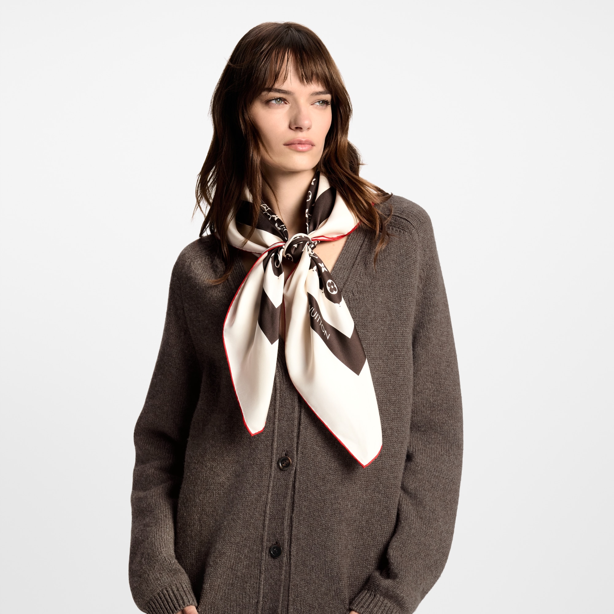 S00 Accessories Silk Squares and Bandeaus  Monogram Silhouette Square 90 | Louis Vuitton ® (Product zoom)