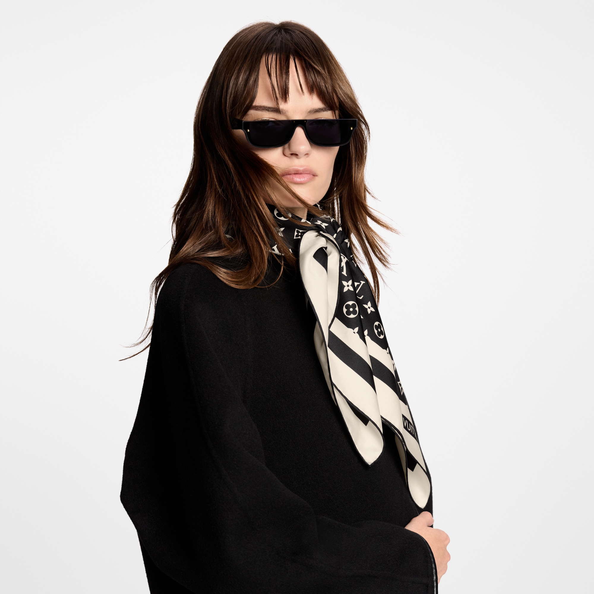 S00 Accessories Silk Squares and Bandeaus  Monogram Silhouette Square 90 | Louis Vuitton ® (Product zoom)