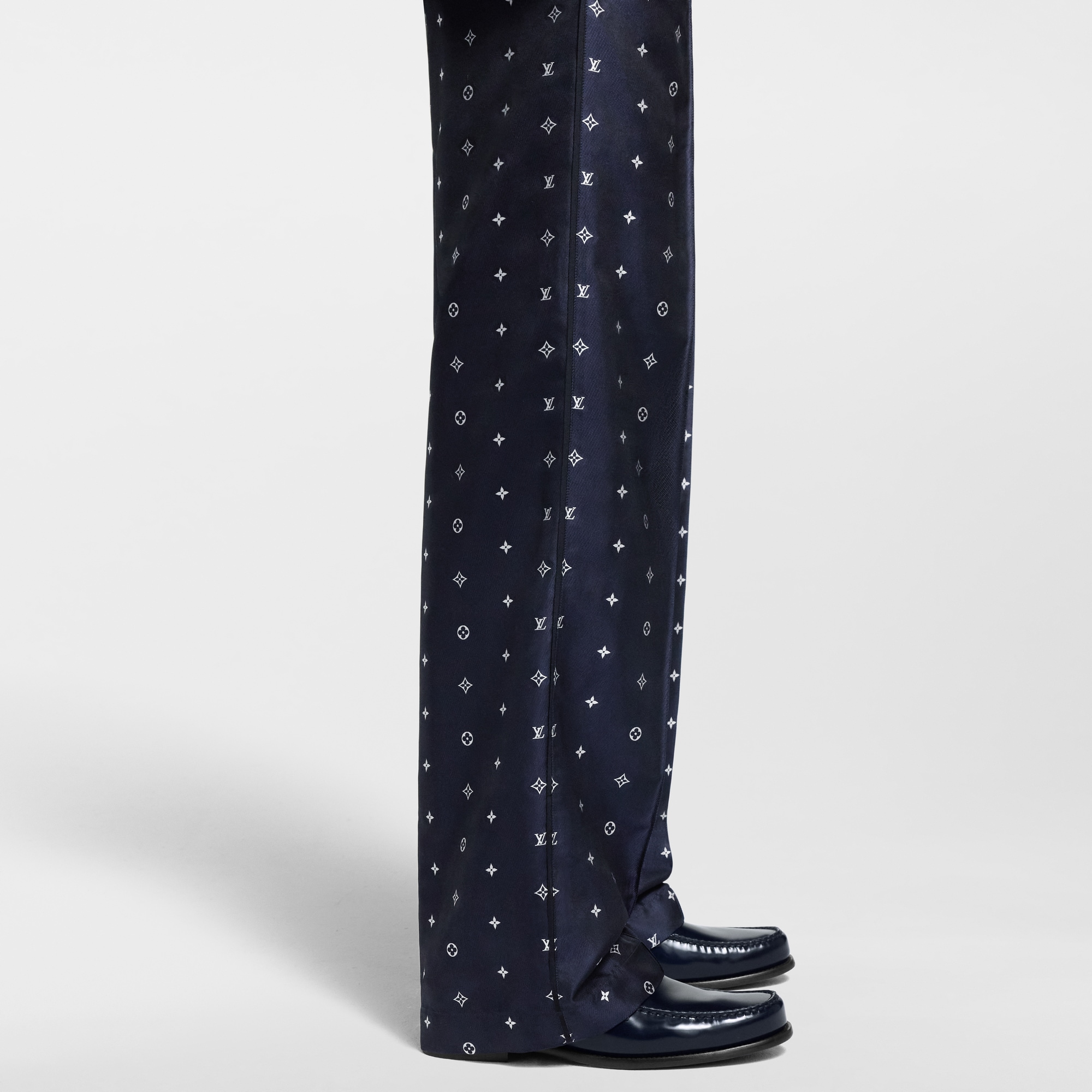  Ready-to-Wear Pants Monogram Silk Pajama Pants | Louis Vuitton ® (Product zoom)