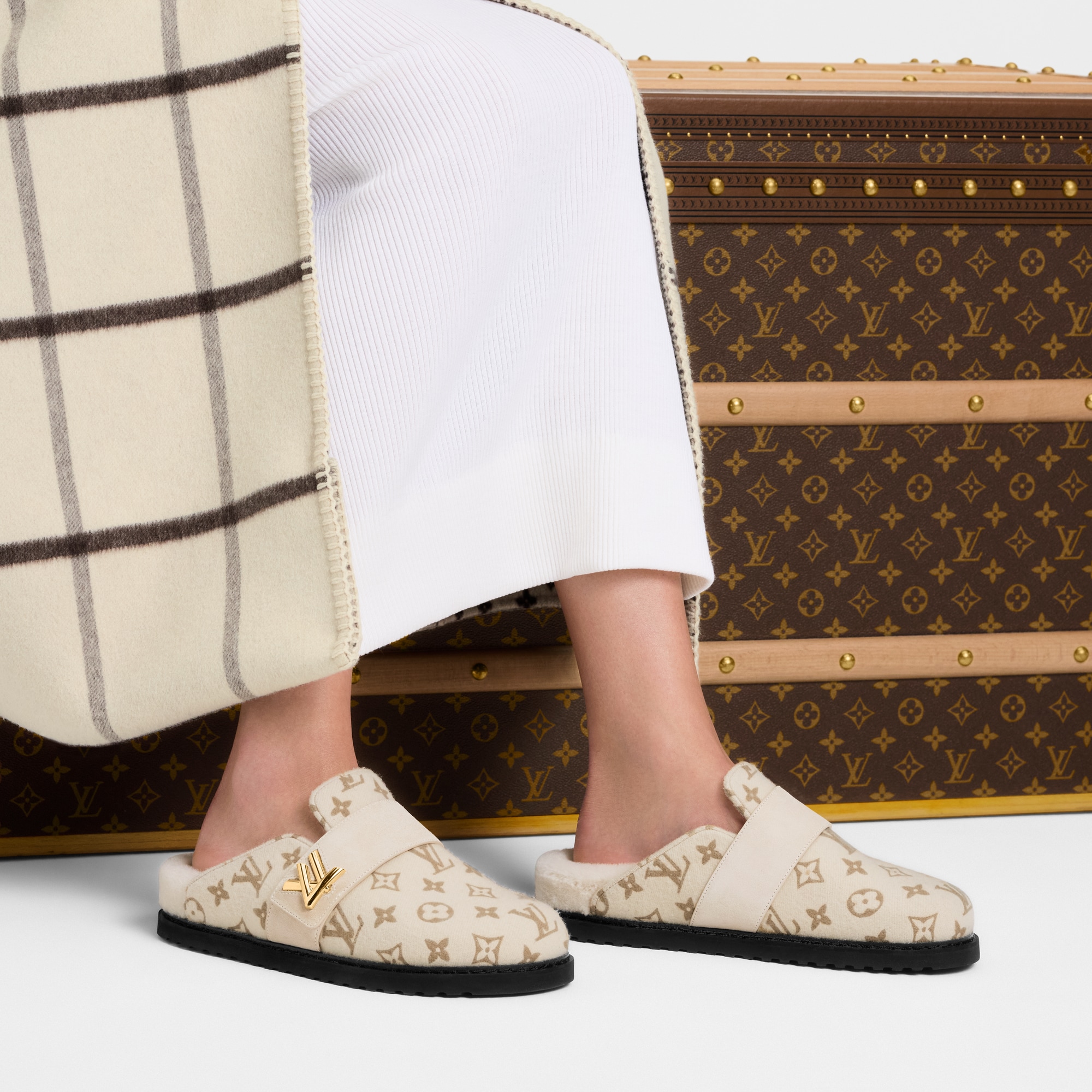  Souliers Mules et Slides Mule plate confort fermée LV Cosy | Louis Vuitton ® (Zoom produit)
