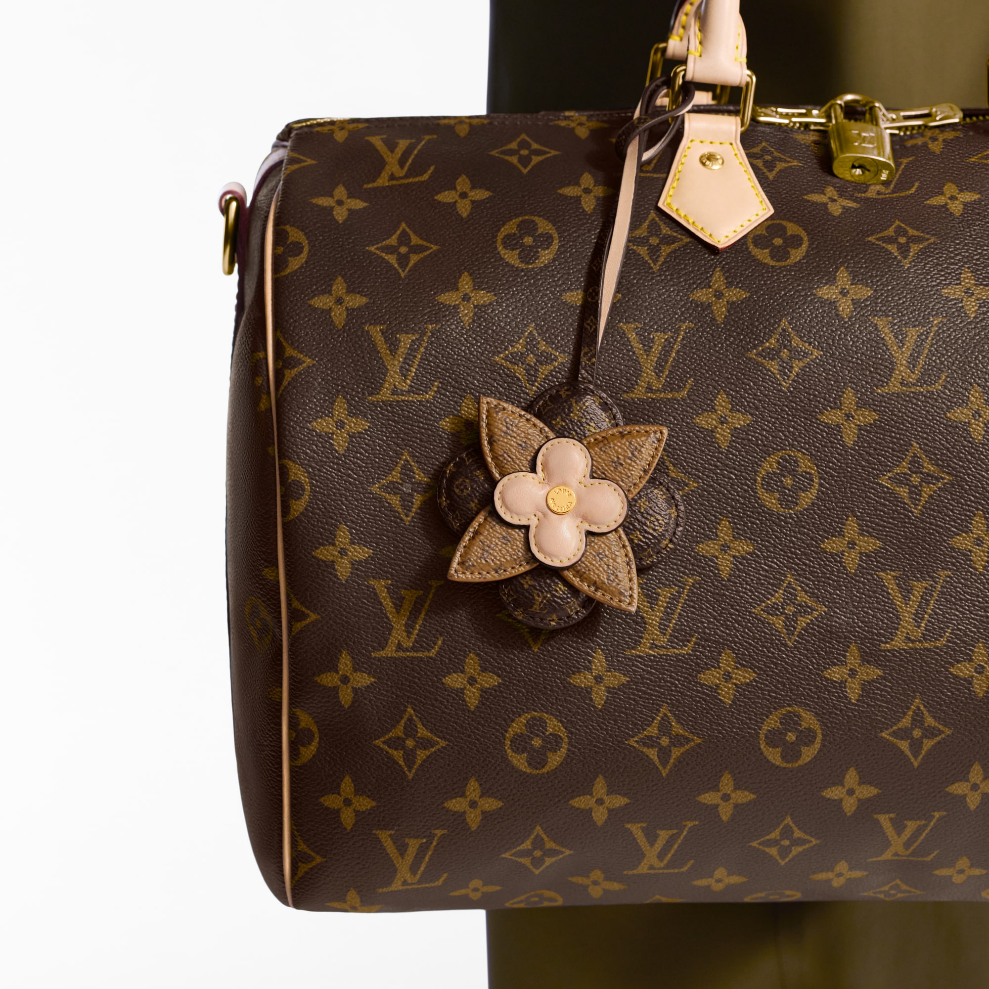 Monogram Bag Charm Louis Vuitton Usato Louis Vuitton Gold Tone