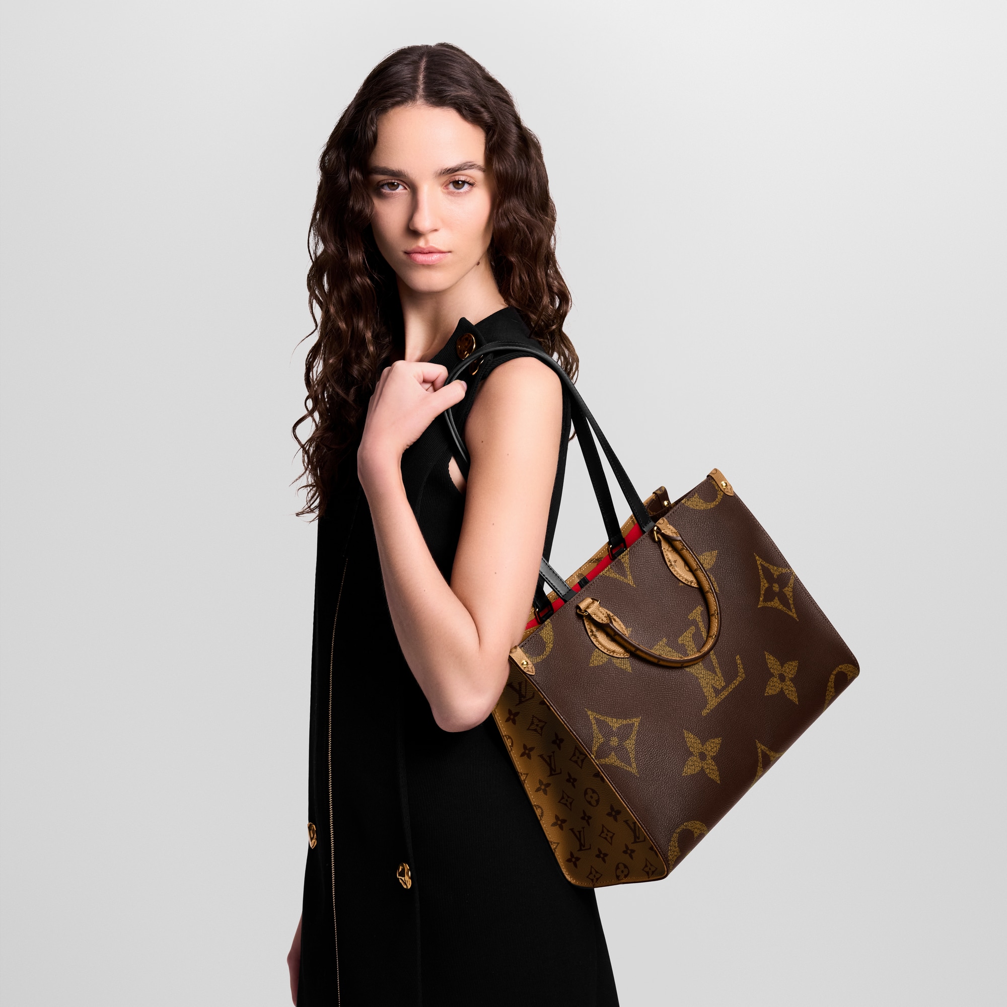 Monogram Handbags All Handbags OnTheGo MM | Louis Vuitton ® (Product zoom)