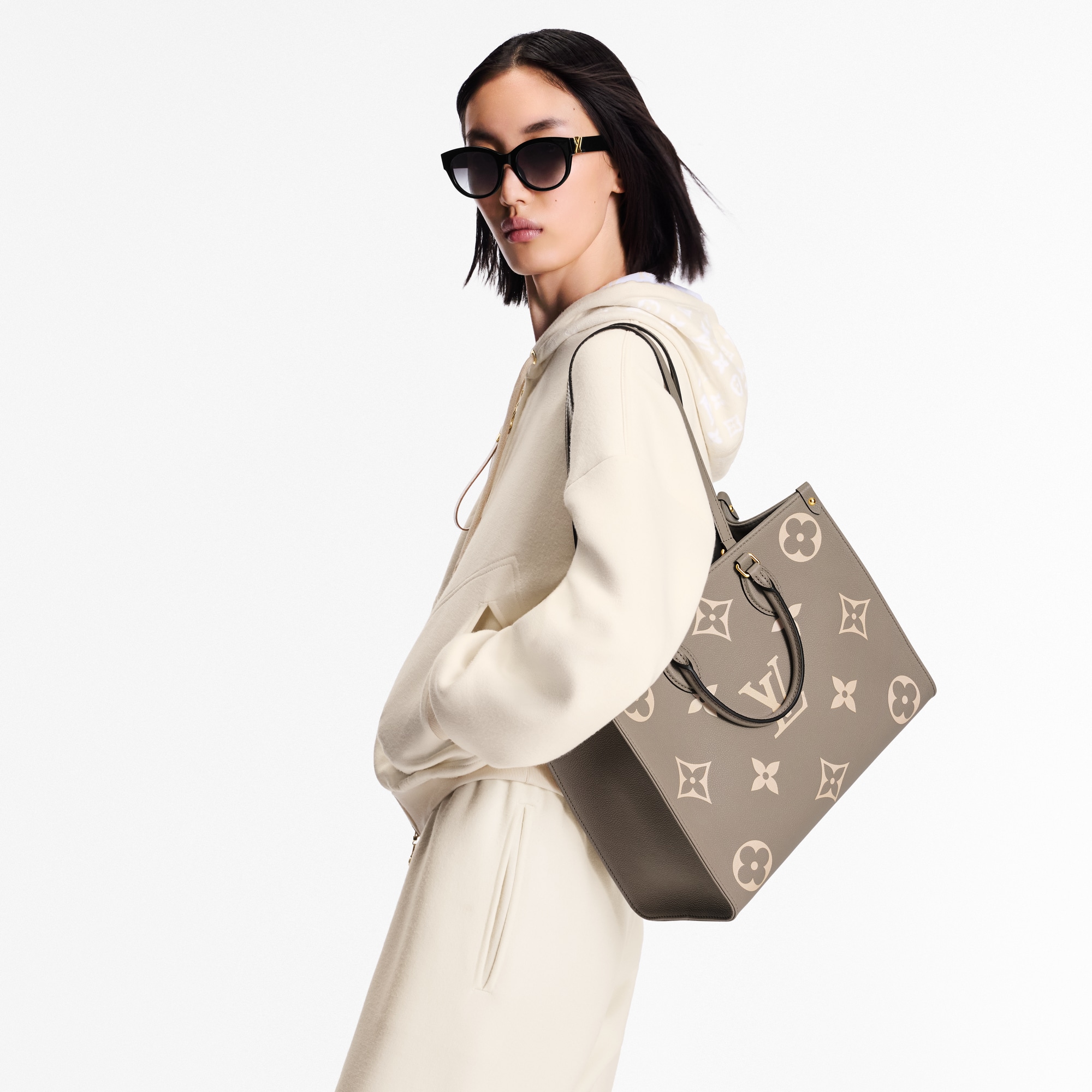 Bicolor Monogram Empreinte Leather Handbags All Collections OnTheGo MM | Louis Vuitton ® (Product zoom)
