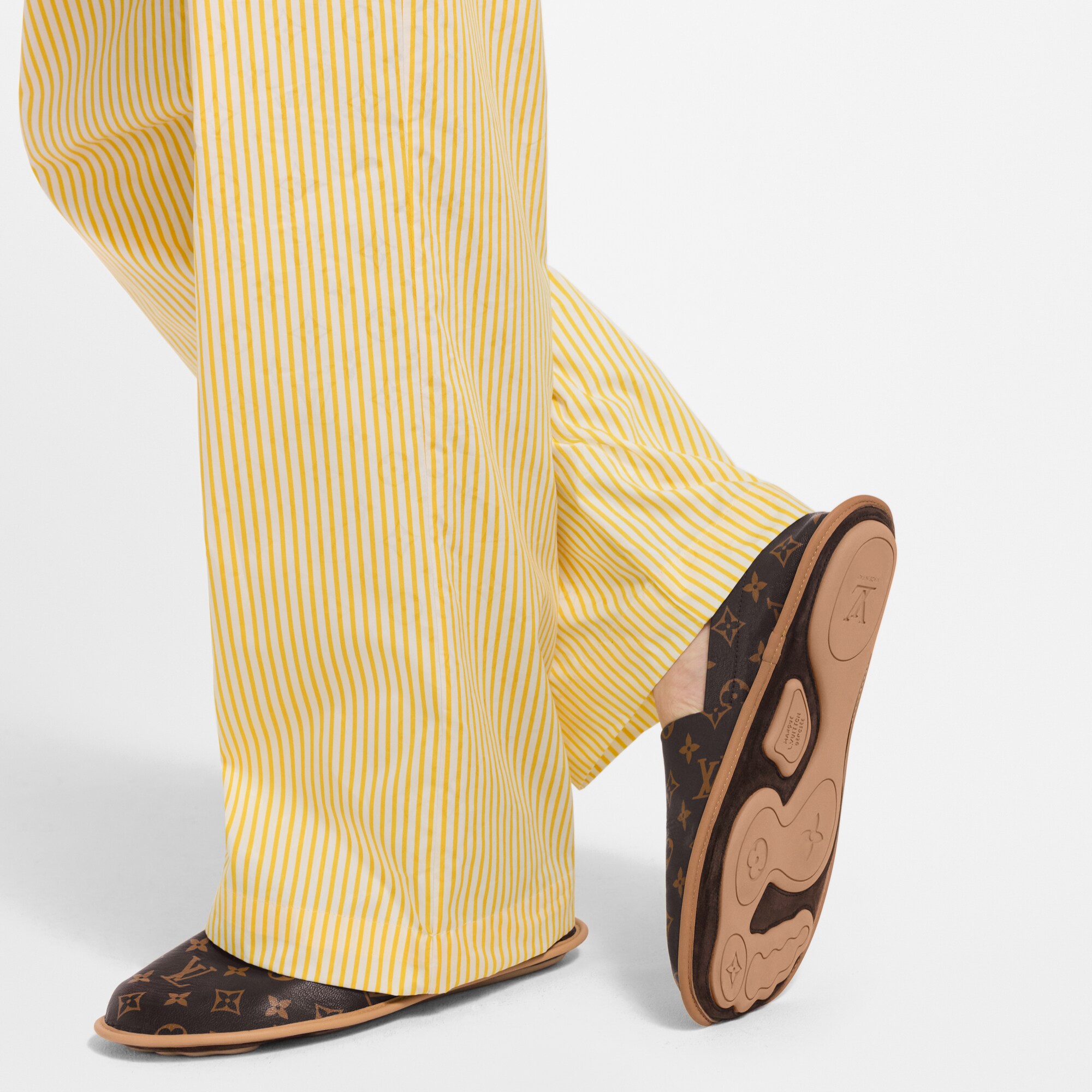  Souliers Flâneurs et Mocassins Pantoufle LV Traveller | Louis Vuitton ® (Zoom produit)