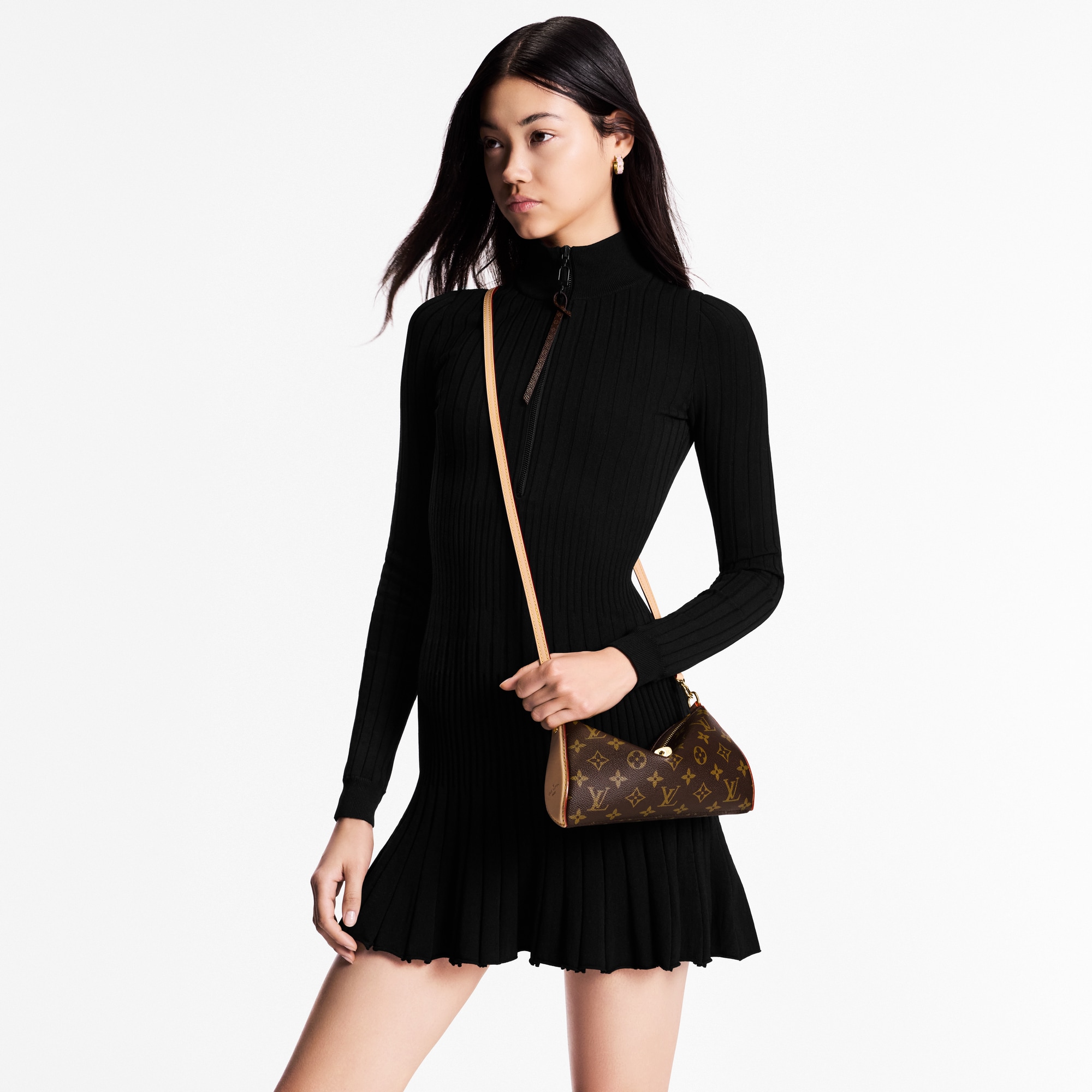 Monogram Small Leather Goods Wallets on Chain and Nano Bags Pochette Tirette | Louis Vuitton ® (Product zoom)