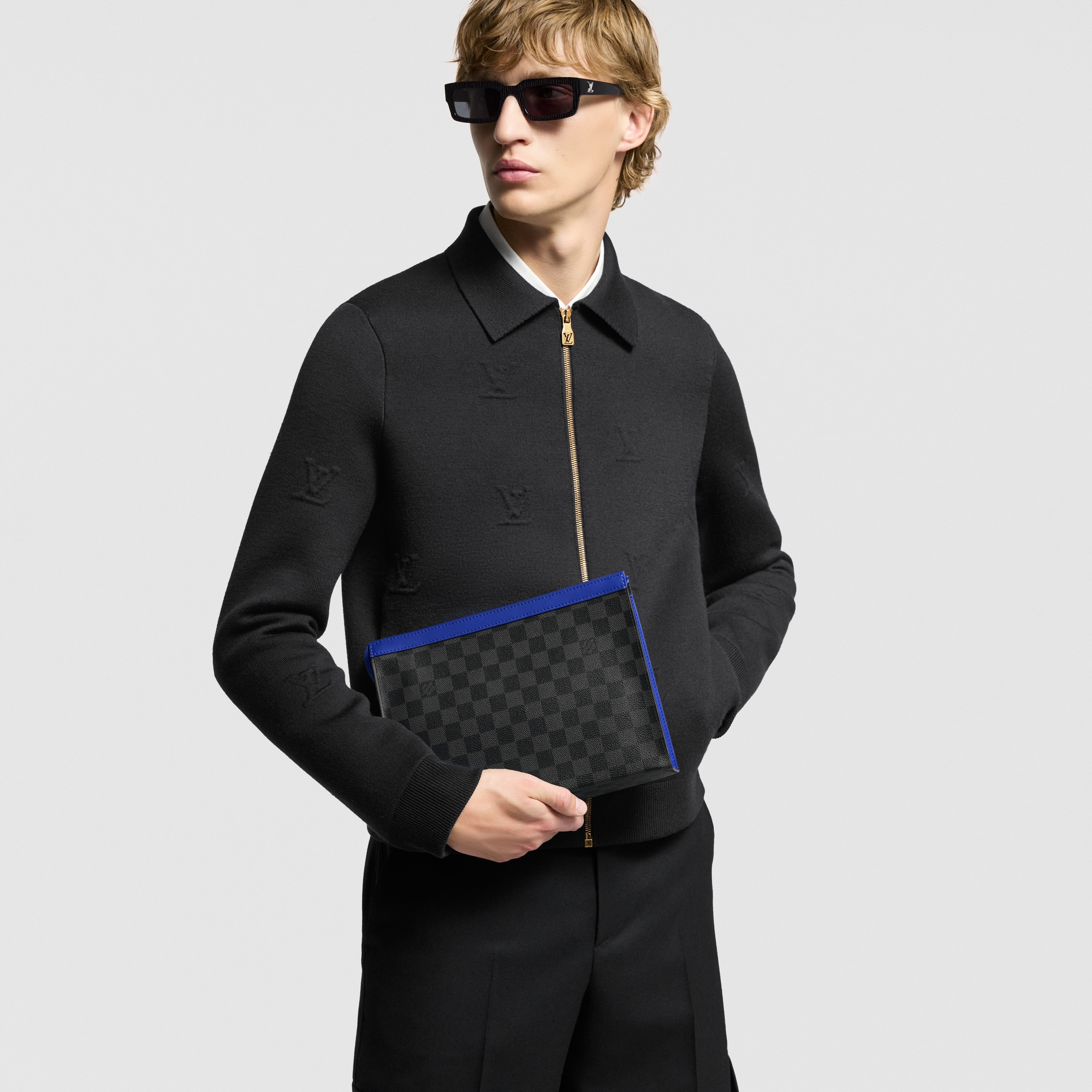 Toile Damier Graphite Ramadan Gifts for Him } Pochette Voyage MM | Louis Vuitton ® (Zoom produit)