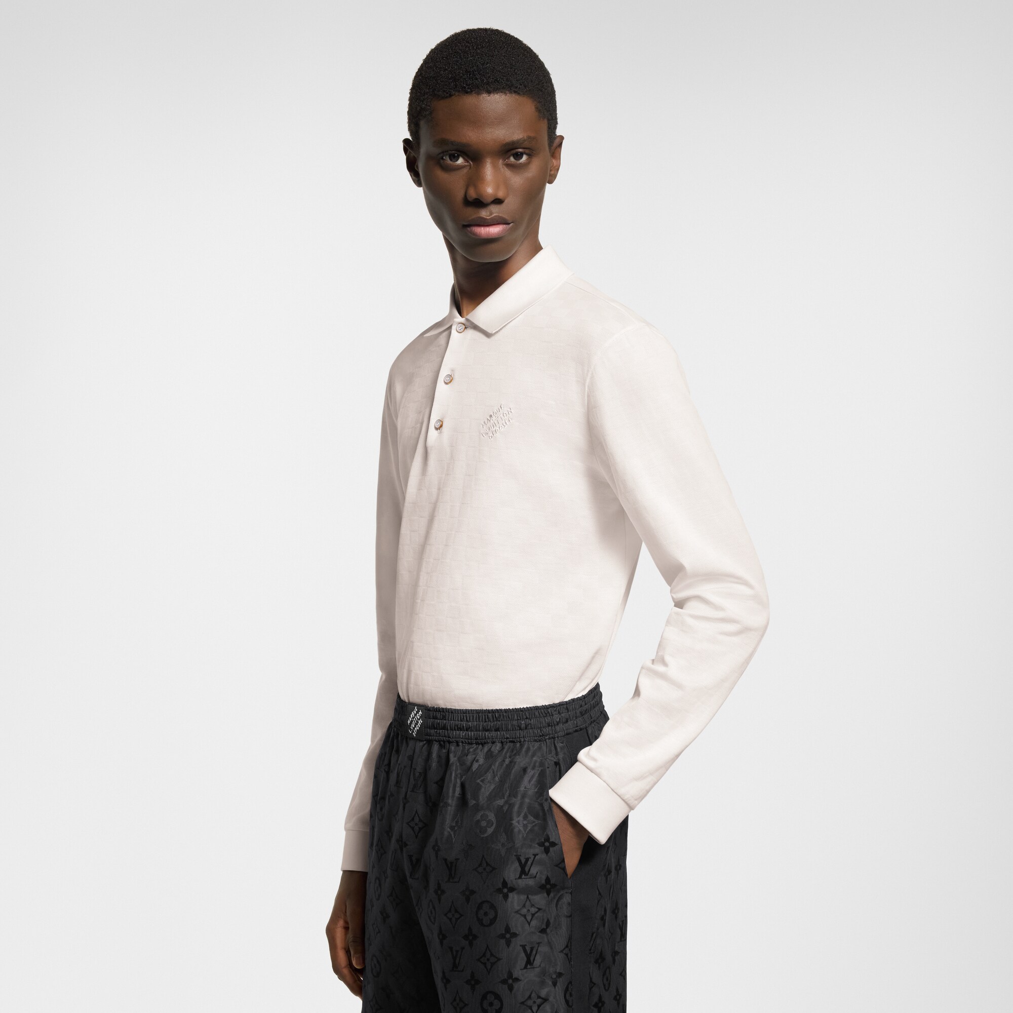 Homme Spring 2025 Collection Polo manches longues à motif Damier | Louis Vuitton ® (Zoom produit)