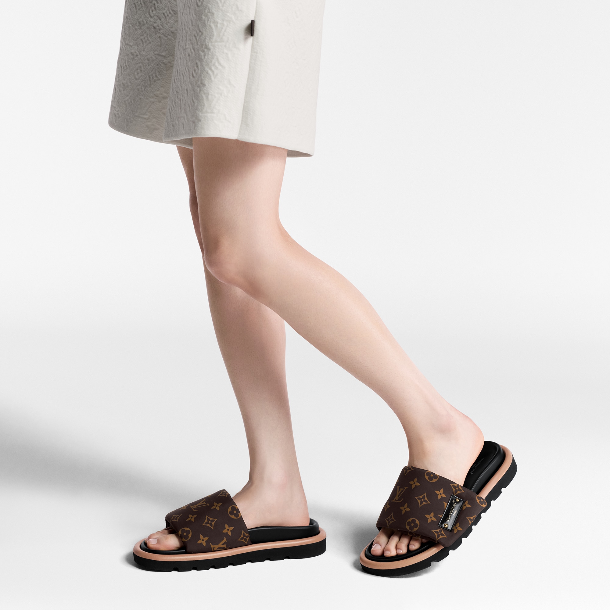  Shoes Mules and Slides Pool Pillow Flat Comfort Mule | Louis Vuitton ® (Product zoom)