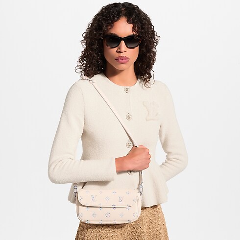Cuir Monogram Empreinte Petite Maroquinerie Micro Sac et Portefeuilles sur Chaîne Portefeuille chaîne Ivy | Louis Vuitton ® (Zoom produit)