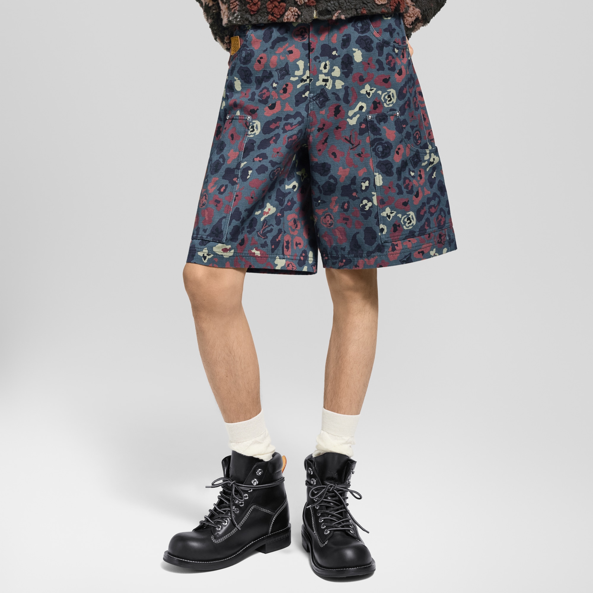  Ready-to-Wear Pants Printed Carpenter Shorts | Louis Vuitton ® (Product zoom)