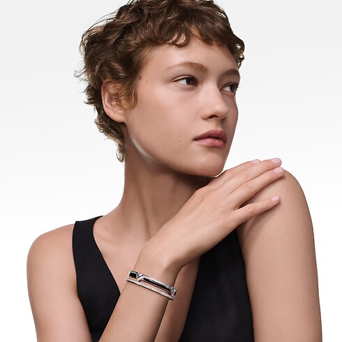 Jewelry Bracelets Pure V Bracelet, White Gold, Black Lacquer and Diamonds | Louis Vuitton ® (Product zoom)