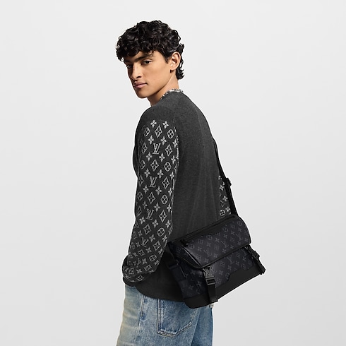 Monogram Eclipse Sacs Homme Nouveautes Sac Messenger Voyager PM | Louis Vuitton ® (Zoom produit)