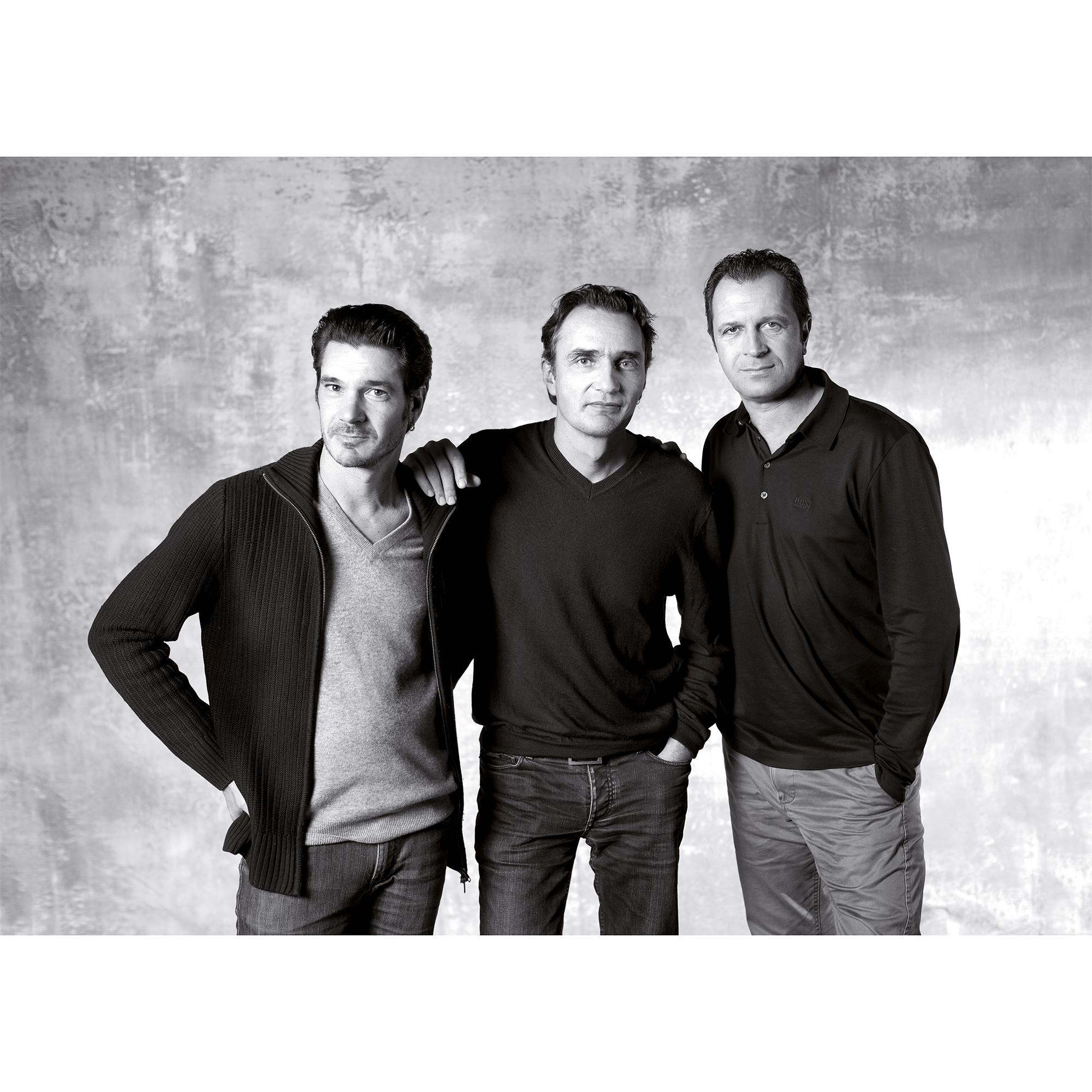  Home and Art of Dining Furniture Serpentine Table GM by Atelier Oï | Louis Vuitton ® (Product zoom)