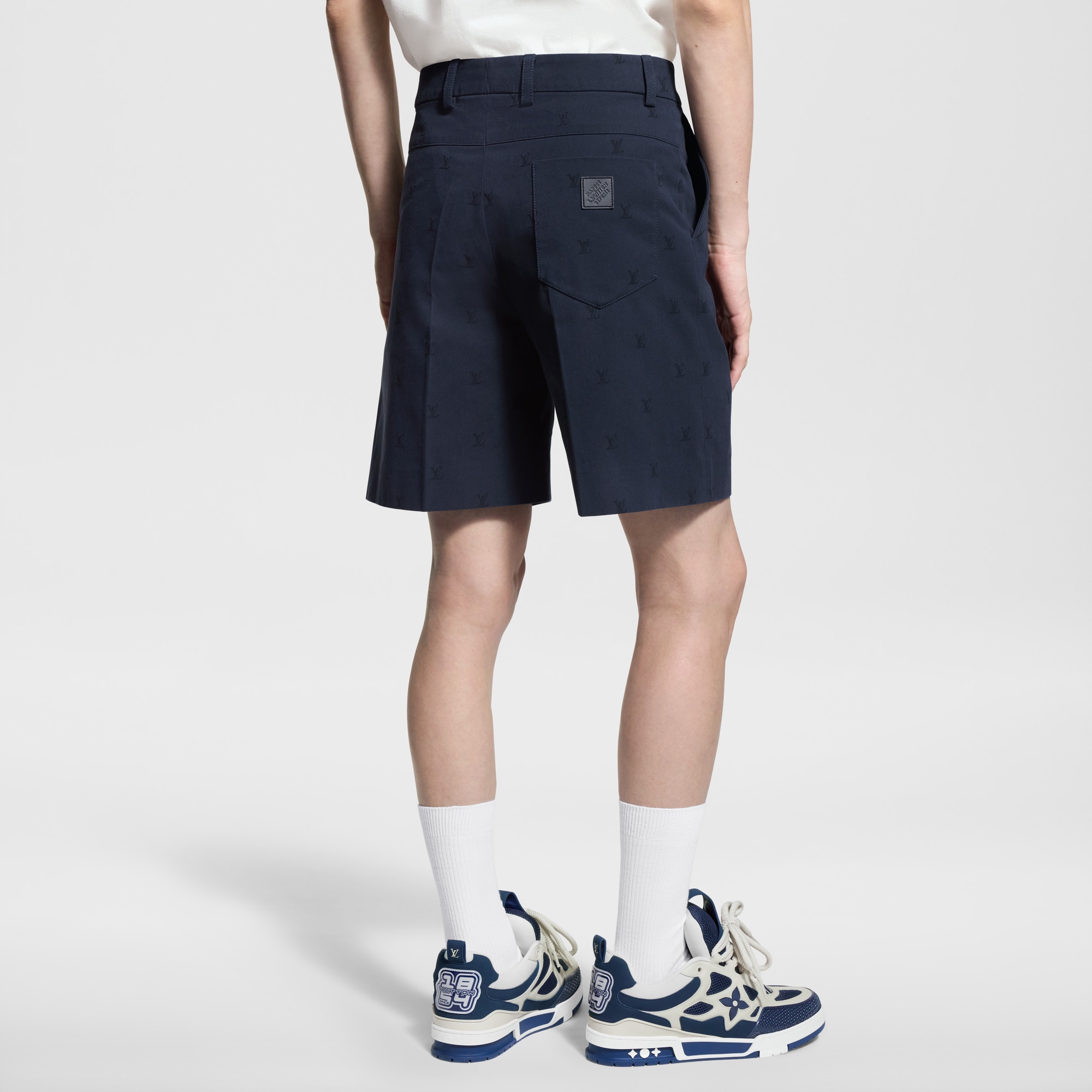  Prêt-à-Porter Pantalons Short chino LV Blason en coton | Louis Vuitton ® (Zoom produit)