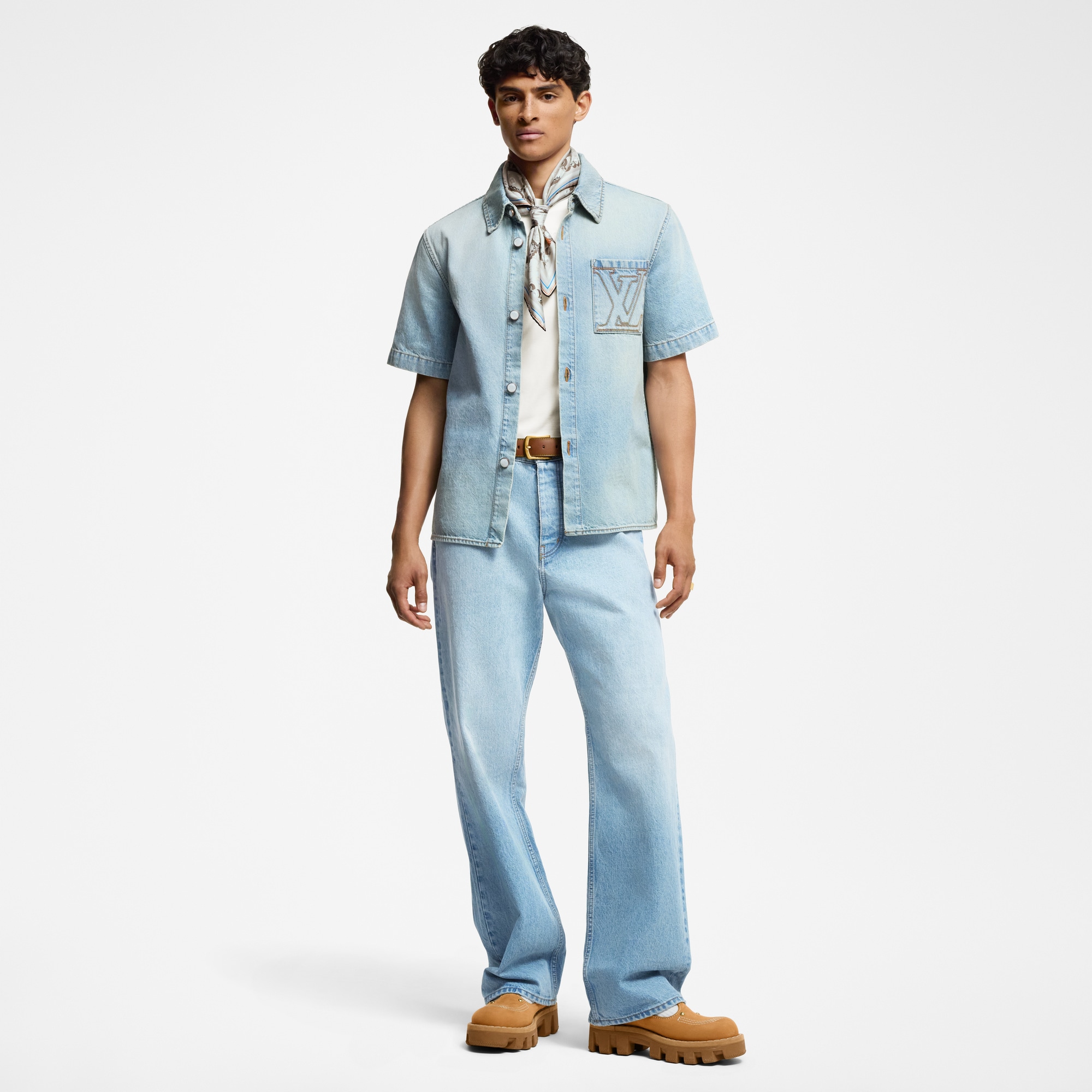 Ready-to-Wear Shirts Short-Sleeved Denim Shirt | Louis Vuitton ® (Product zoom)