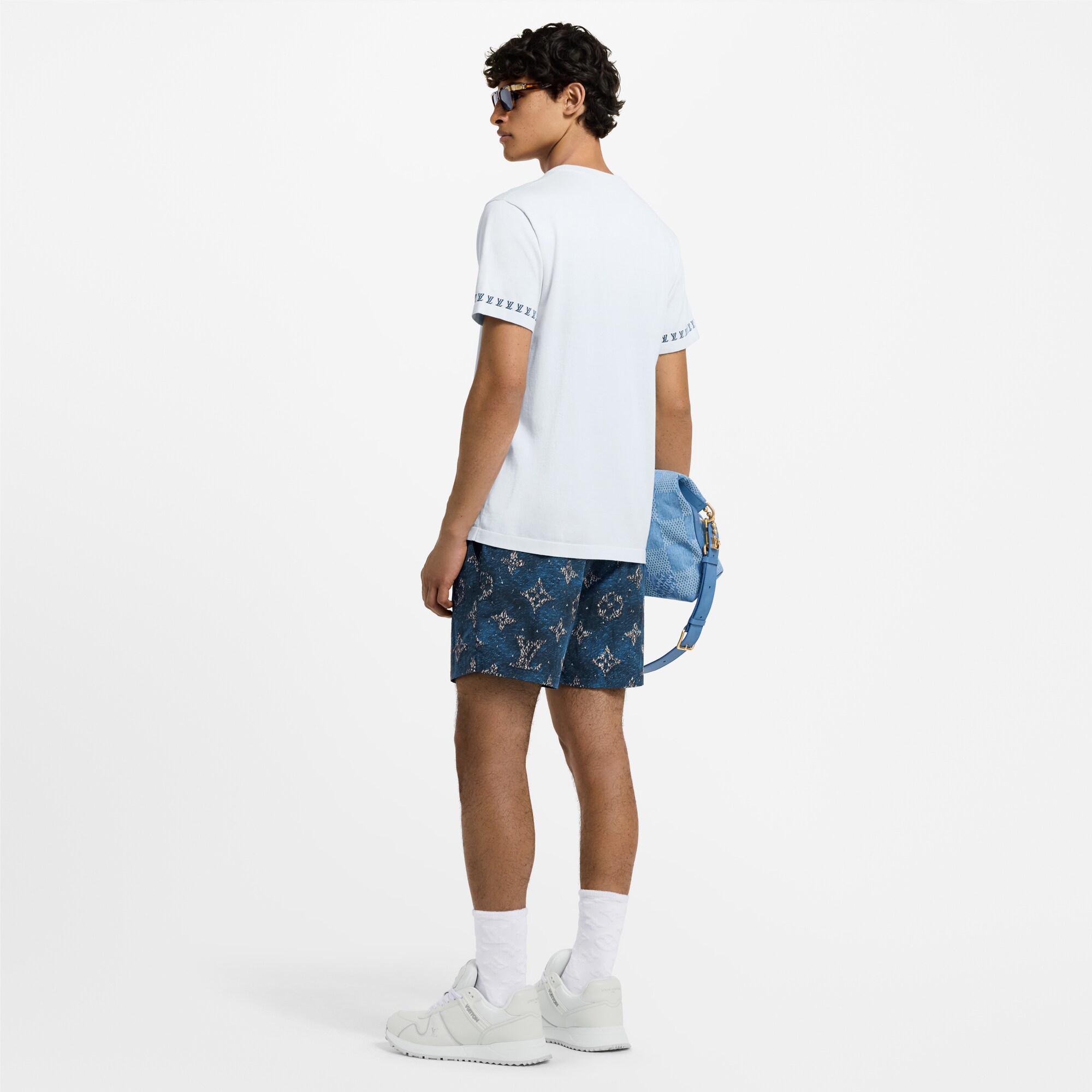  Ready-to-Wear All Ready-to-Wear Short-Sleeved Signature Crewneck | Louis Vuitton ® (Product zoom)