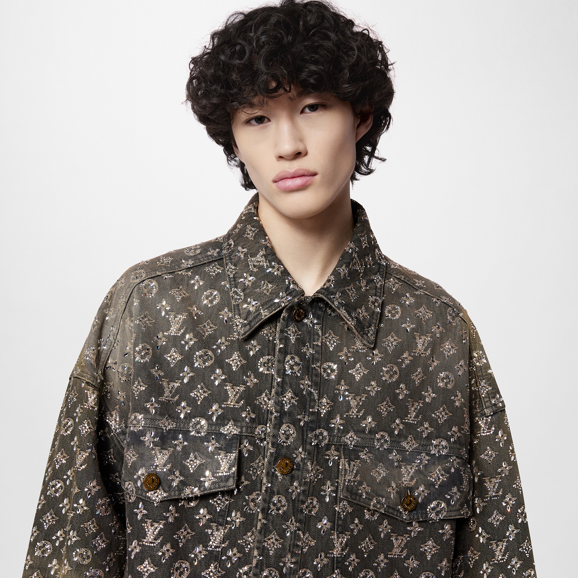  Prêt-à-Porter Manteaux et Blousons Surchemise brodée en denim Monogram - réalisée sur commande | Louis Vuitton ® (Zoom produit)