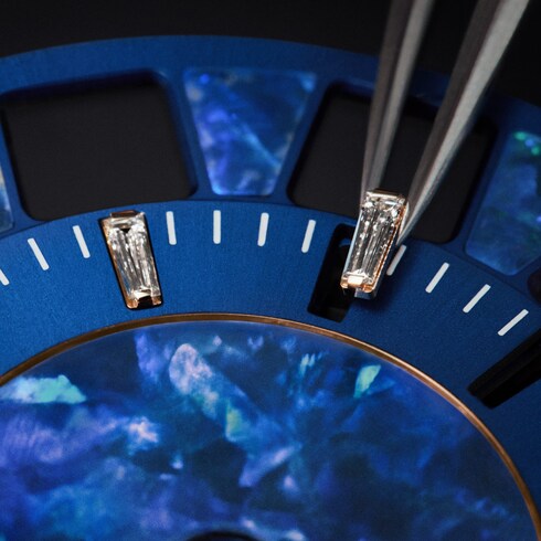 Collections } Tambour Spin Time, Automatique, 39,5 mm, or rose, opale et saphirs | Louis Vuitton ®