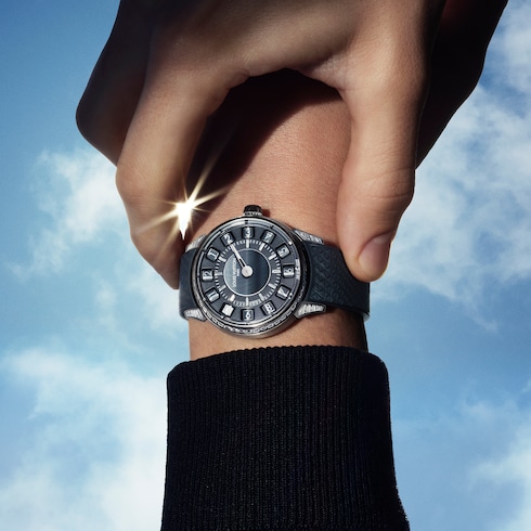 All Watches } Tambour Taiko Spin Time, Automatic, 39.5mm, White gold, Hawk's eye and diamonds | Louis Vuitton ®