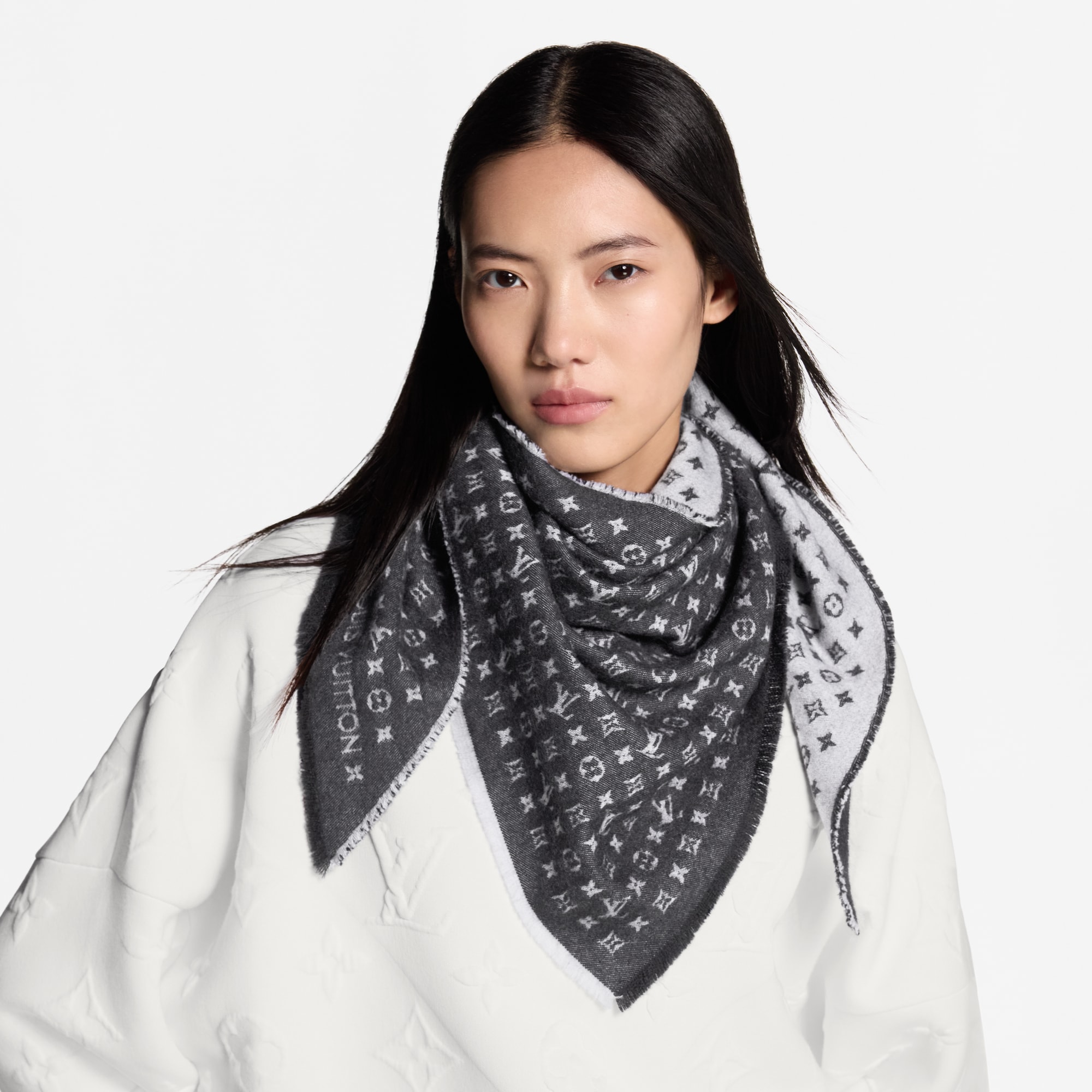 S00 Accessories Shawls and Stoles The Favorite Triangle | Louis Vuitton ® (Product zoom)