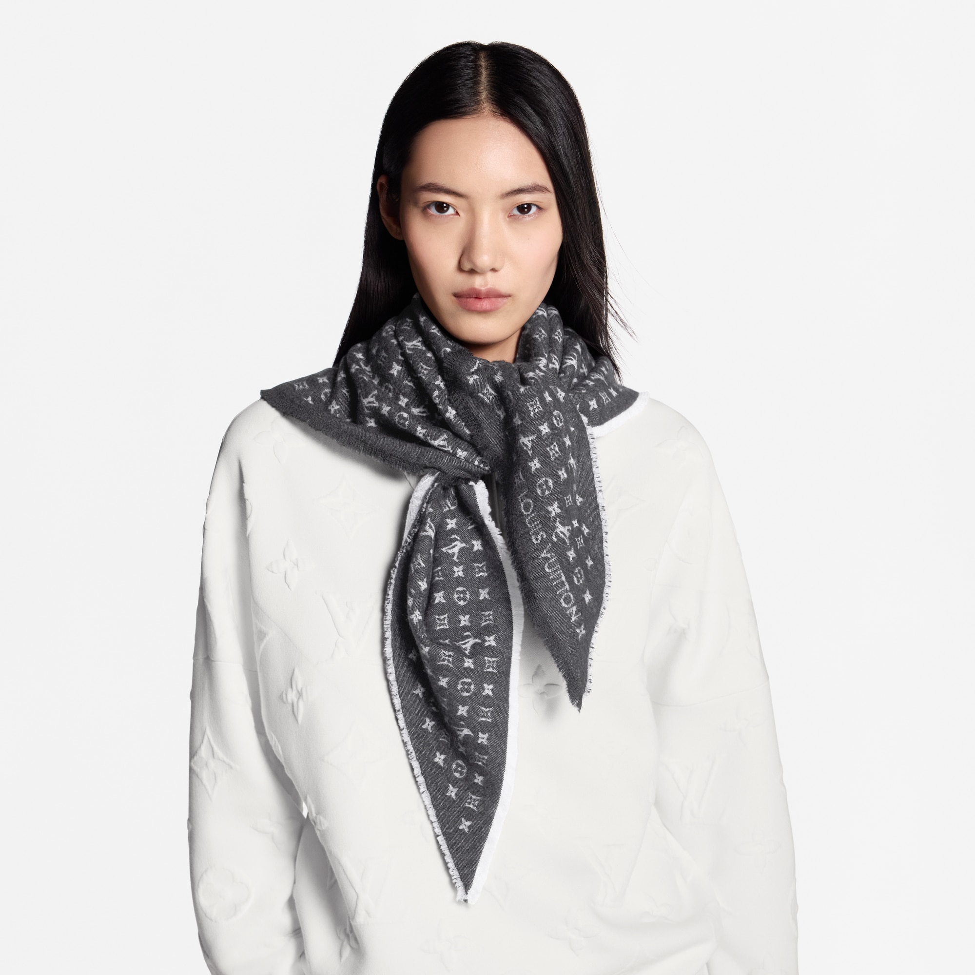 S00 Accessories Shawls and Stoles The Favorite Triangle | Louis Vuitton ® (Product zoom)