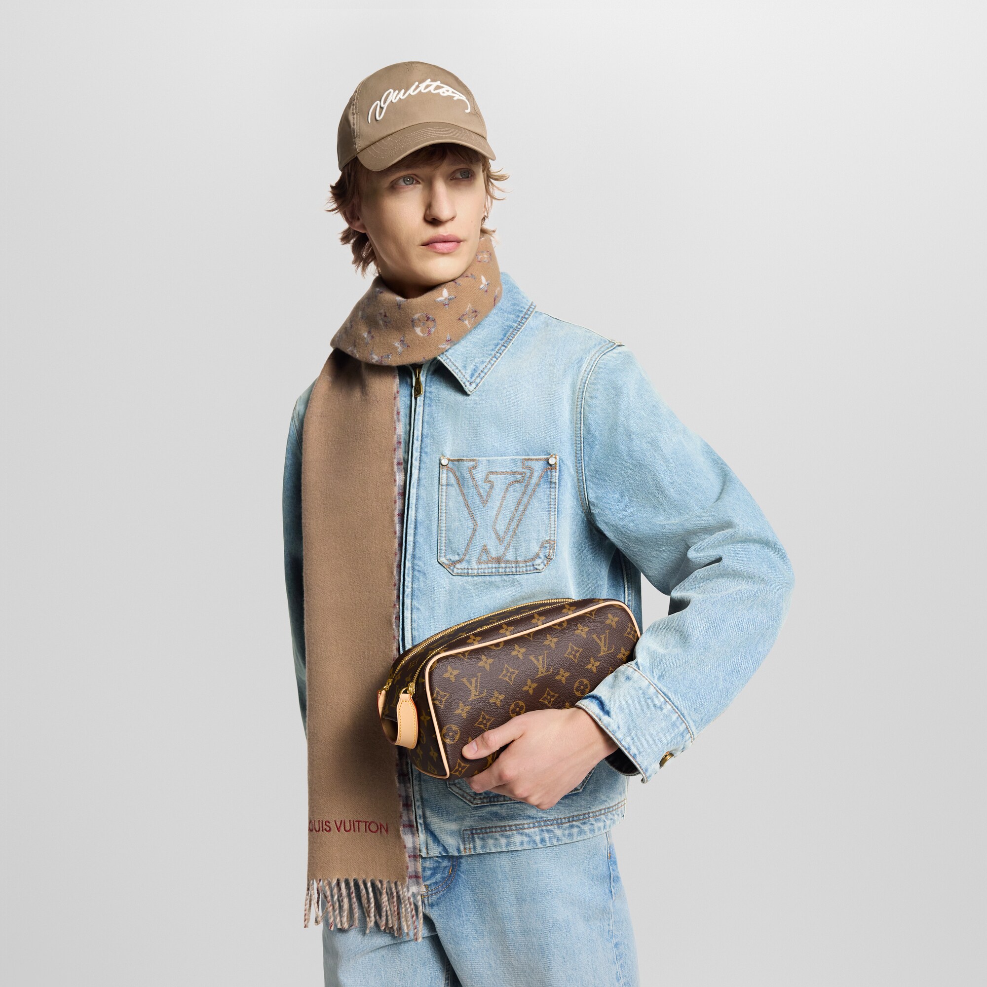 Toile Monogram Cadeaux pour Bébés } Trousse de toilette Dopp | Louis Vuitton ® (Zoom produit)