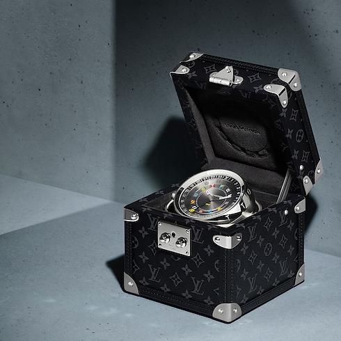 All Watches } Trunk Table Clock, Quartz, 80mm, Brass, Monogram Eclipse | Louis Vuitton ® (Product zoom)