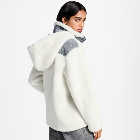 Veste polaire à détails Monogram vue recadrée et portée