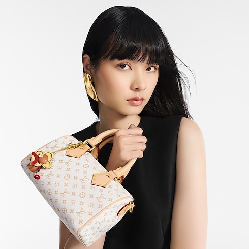 S00 Accessories Key Holders and Bag Charms Vivienne Bag Charm | Louis Vuitton ® (Product zoom)