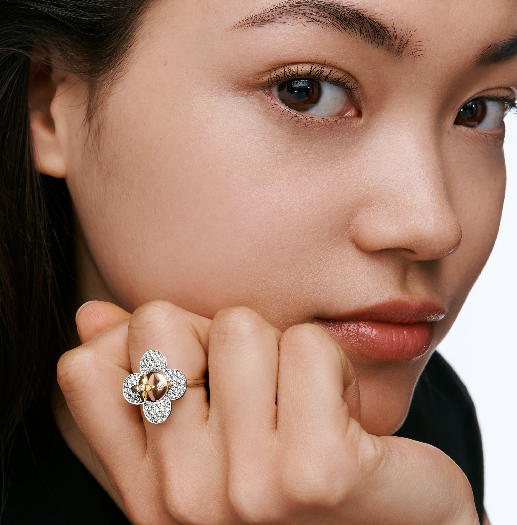  Categories Rings Vivienne Ring, 3 Golds and Diamonds | Louis Vuitton ® (Product zoom)