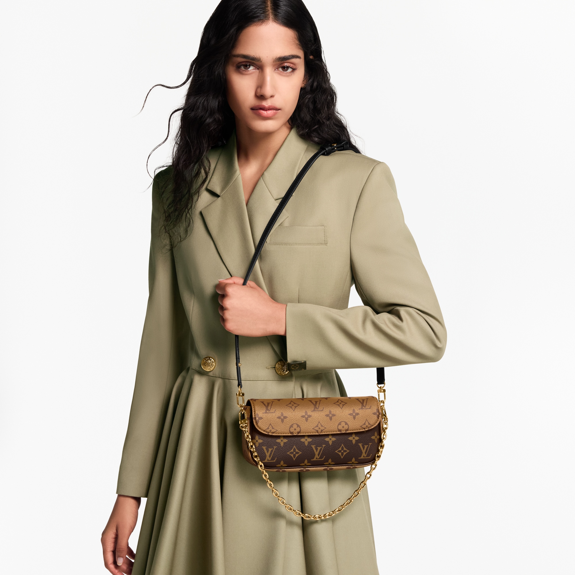 Monogram Reverse Small Leather Goods Wallets on Chain and Nano Bags Wallet On Chain Ivy | Louis Vuitton ® (Product zoom)